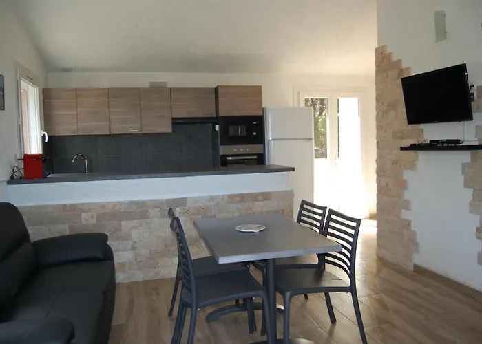 U Latonu بيت للعطل *