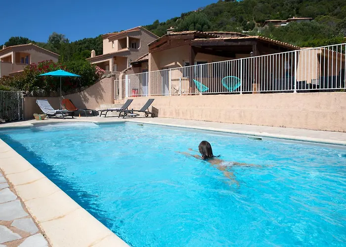 بيت للعطل U Latonu