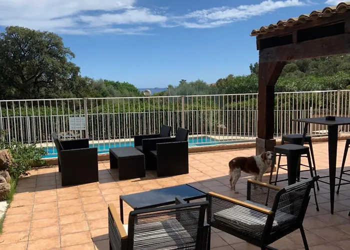 بيت للعطل U Latonu